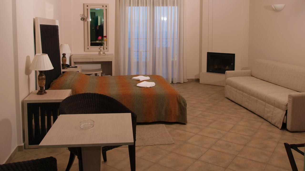 Hotel Theasi Diakopto Exteriör bild